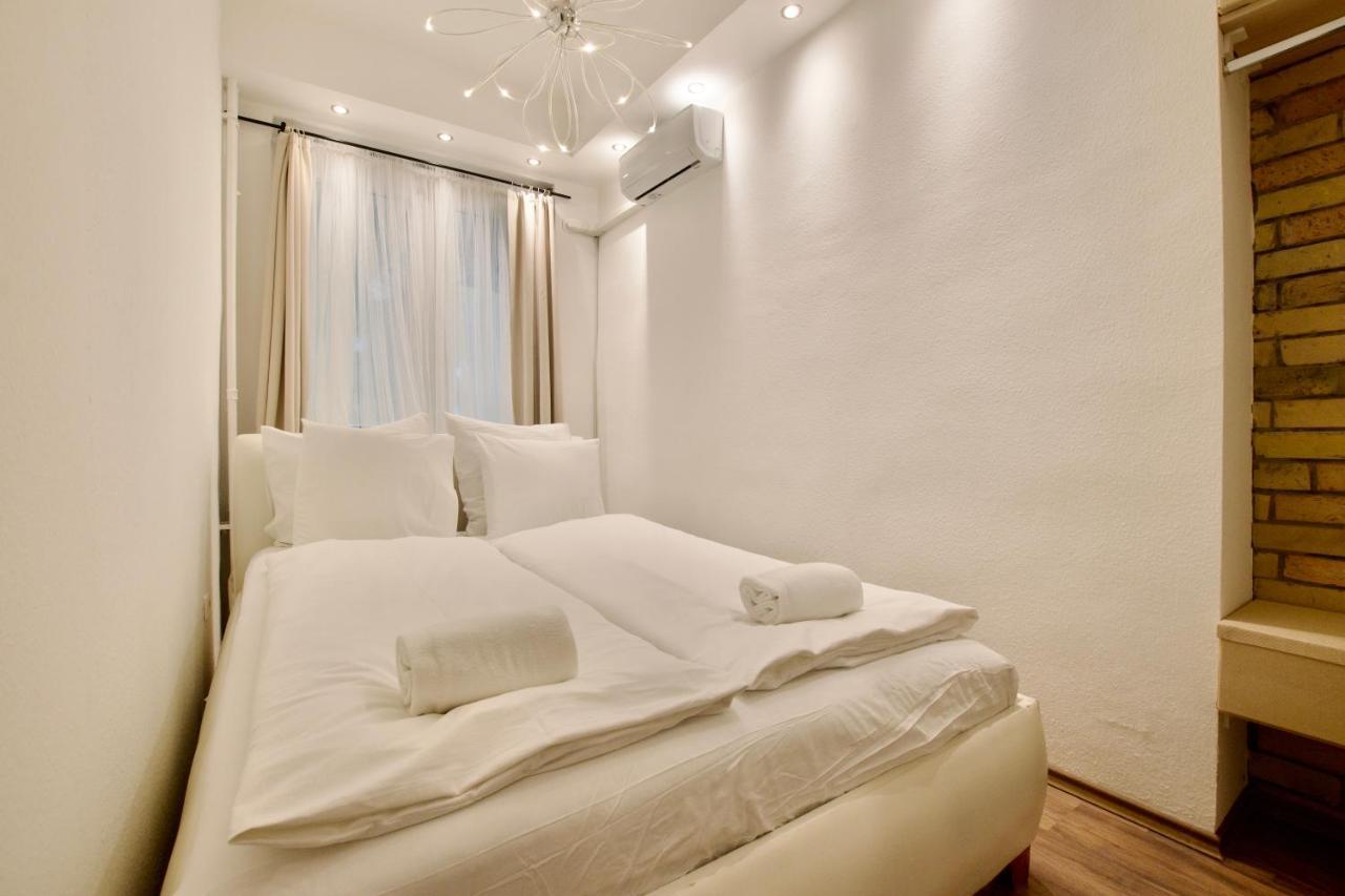 Standard Apartment By Hi5 - Center Of City Center Budapest Exterior photo